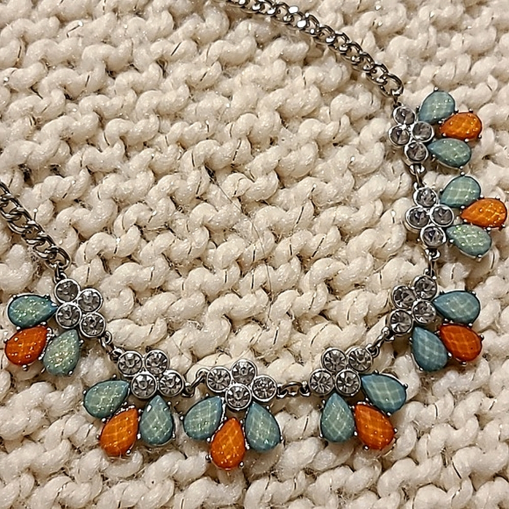 Charming Charlie - necklace earring set